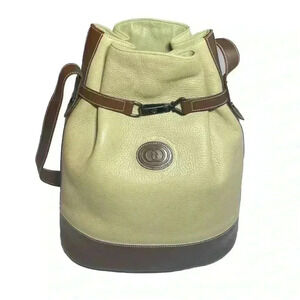 Gucci Vintage Leather Bucket Shoulder Bag Crest GG Camel Tan Brown Pebbled Purse